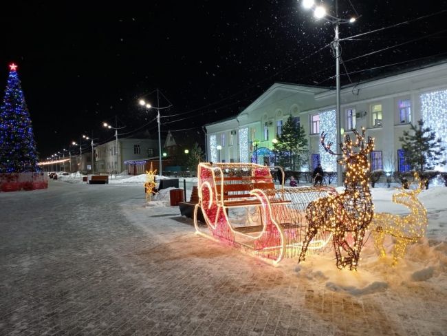 В Курганской области на благоустроенной площади «Узоры Петухово» продолжаются зимние праздничные мероприятия 